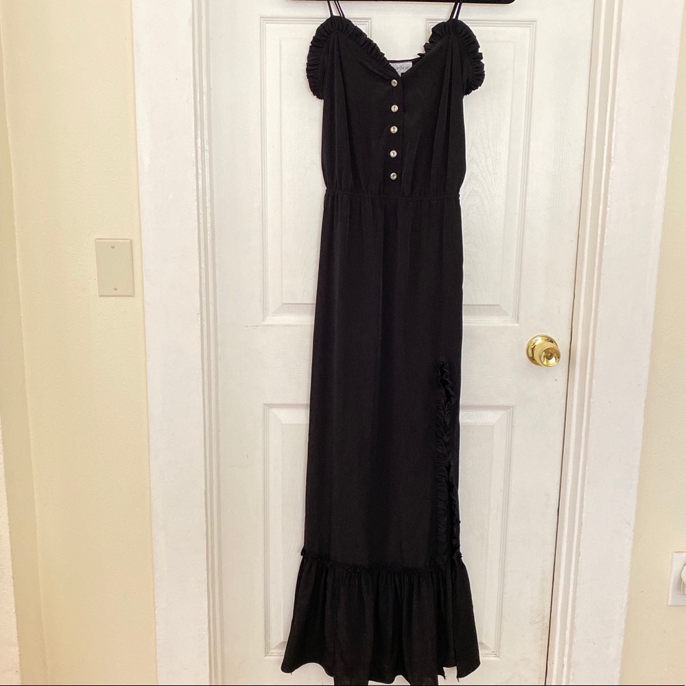 Black sweetheart ruffle maxi dress